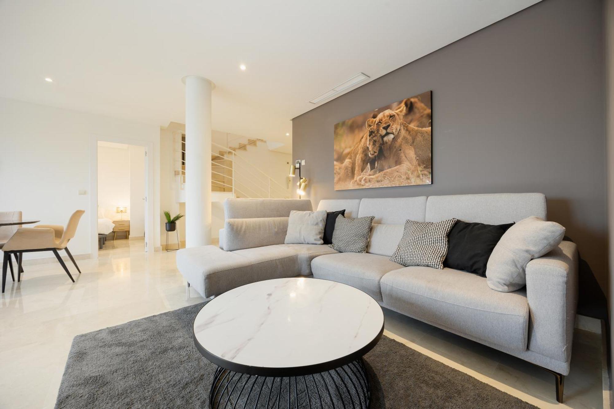 Penthouse With Sea Views In Nueva Andalucia *